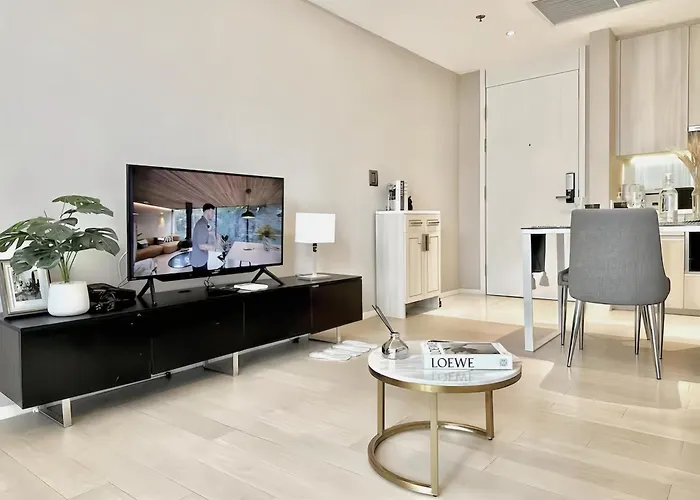 Circle Sukhumvit 11 *