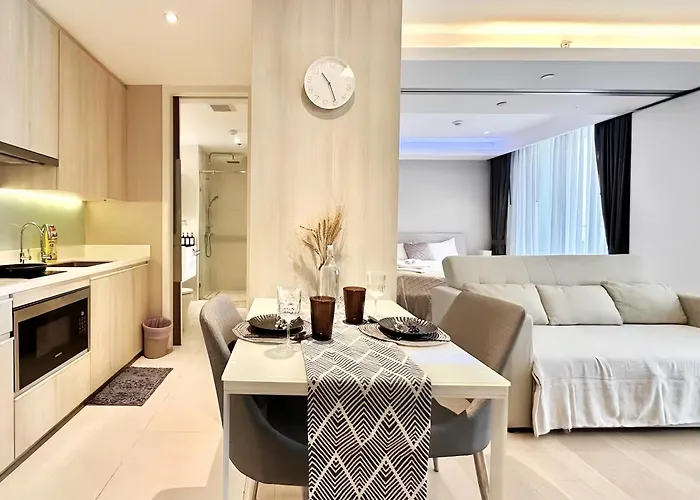 Circle Sukhumvit 11